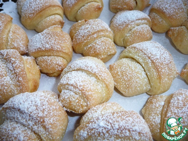 Cottage cheese croissants with apricot jam