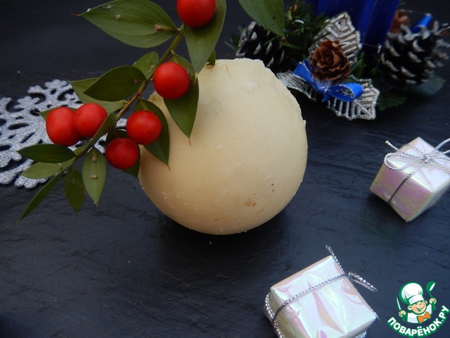 A snow globe of white chocolate