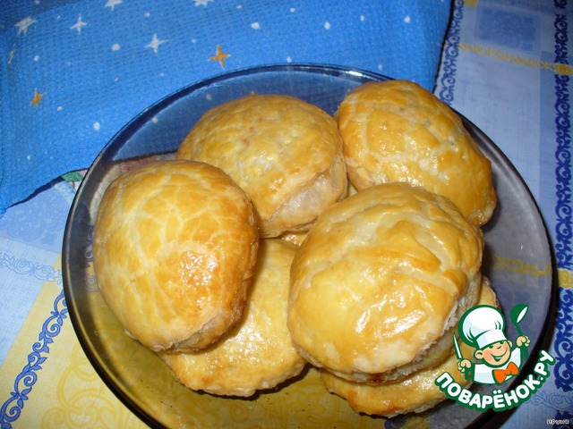Puff pies with chicken