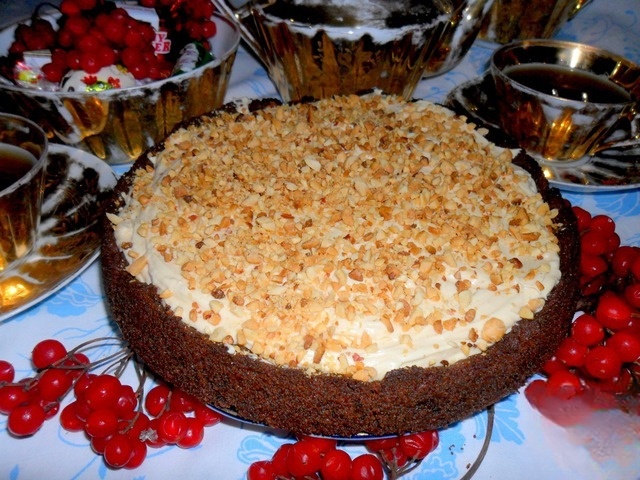 Cake with peanut cream
