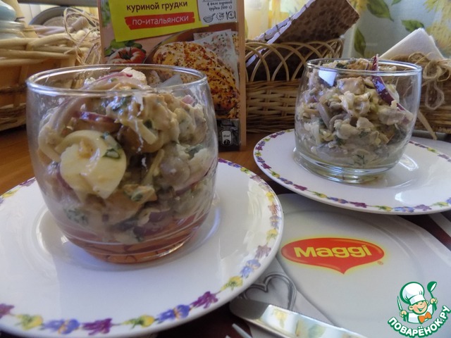 Chicken salad with pickled mushrooms
