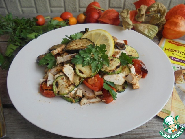 Vegetable salad with chicken