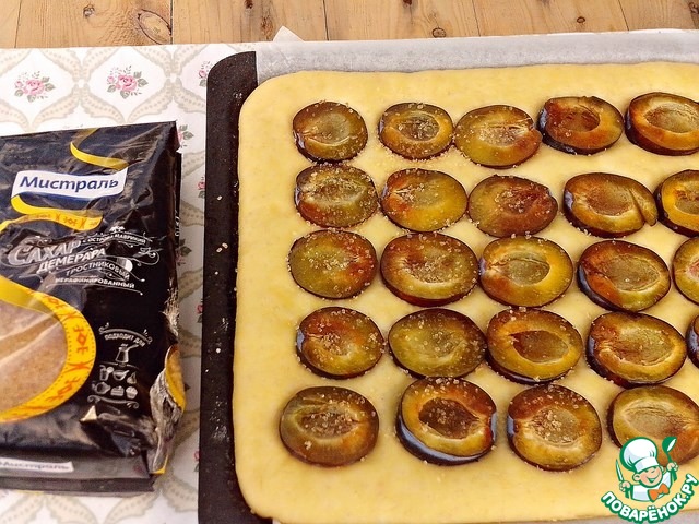 Pie with plums