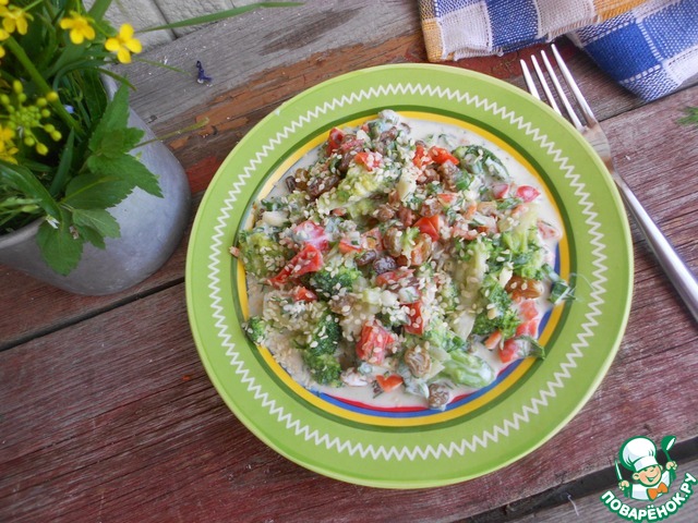 Broccoli salad with pepper