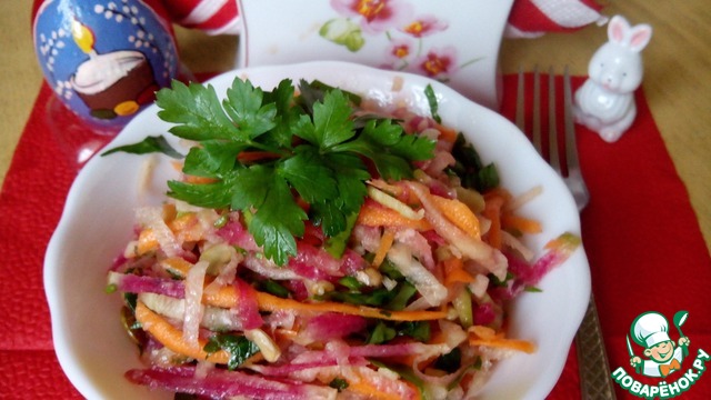 Salad with pink radish with sunflower seeds and Apple
