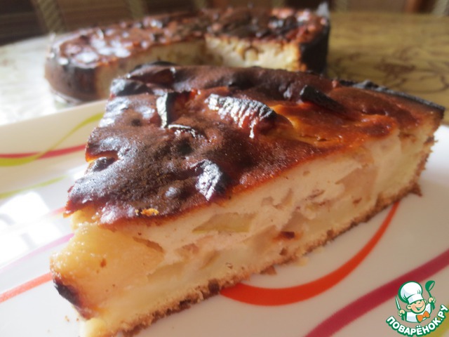 Apple pie with sour cream filling
