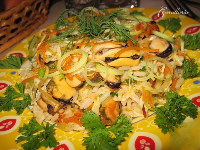 Warm salad with mussels and seasonal vegetables