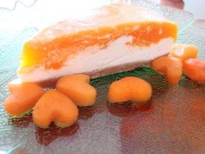 The cheesecake with apricot puree