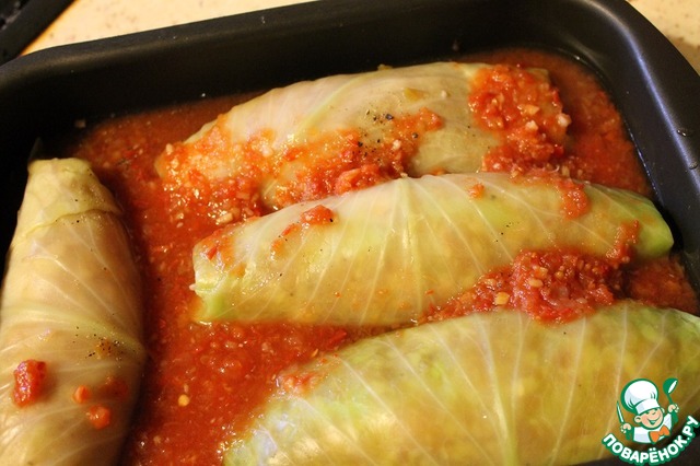 Cabbage rolls baked in adjika