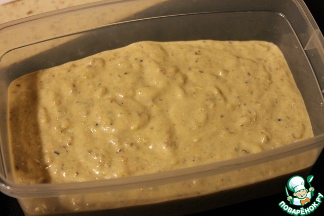 Ice cream with blue cheese and walnuts