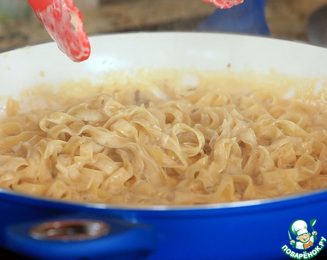 Pasta in a creamy sauce with mushrooms