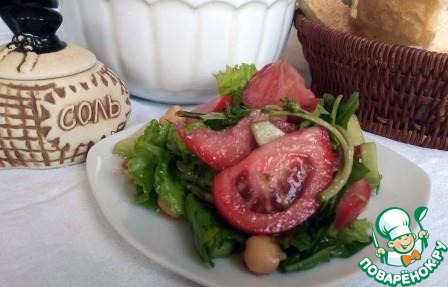 Salad with arugula and chickpeas