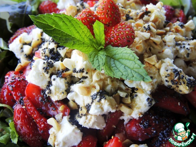 Salad with strawberries and feta cheese