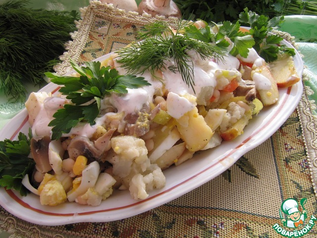 Bean salad and cauliflower with mushrooms