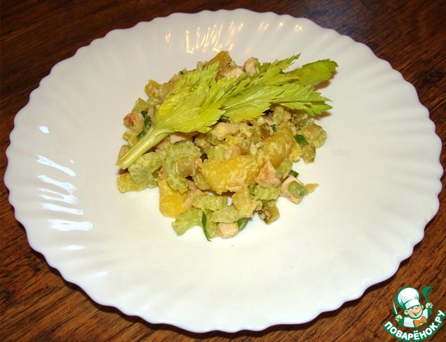 Potato salad with smoked chicken and juniper oil.