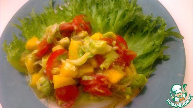 Vegetarian salad with mango and avocado