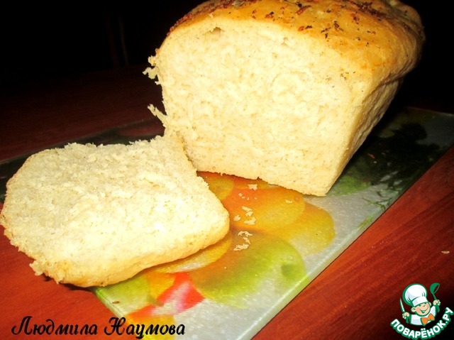 Bread flavored with garlic and oregano