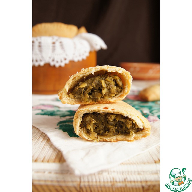 Cakes of dough with lentils and spinach