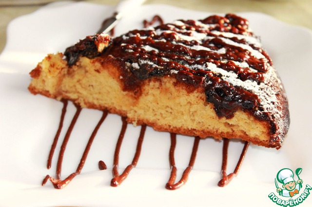 Of semolina cake with almonds and caramelized prunes