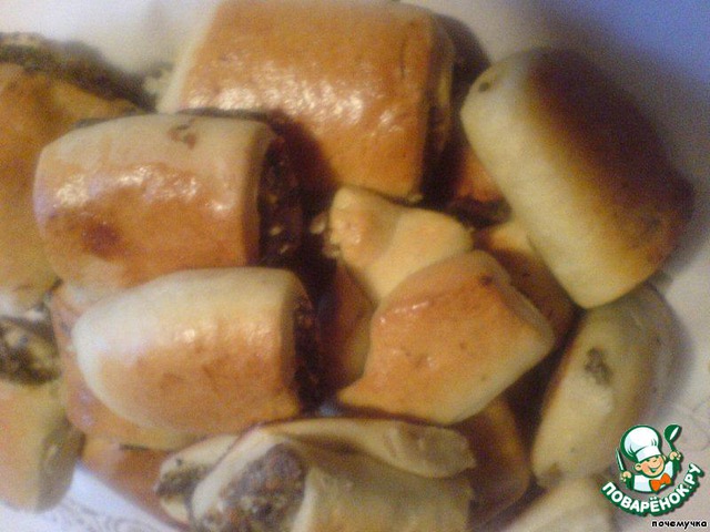 Meat pies from the dough 