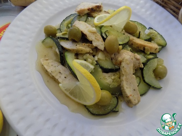 Warm salad with chicken and zucchini