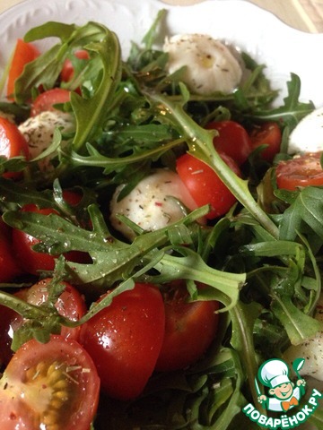 Protein salad with mozzarella and cherry