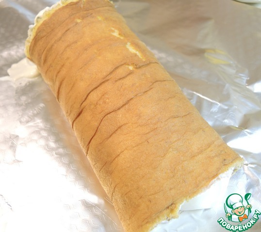 Бисквитный рулет с тыквенными семечками