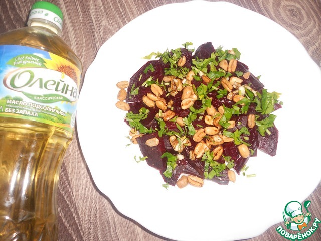 Beet salad with peanuts