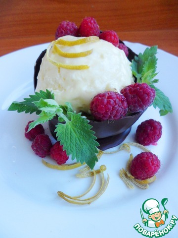 Lime-rice ice cream in a chocolate Cup