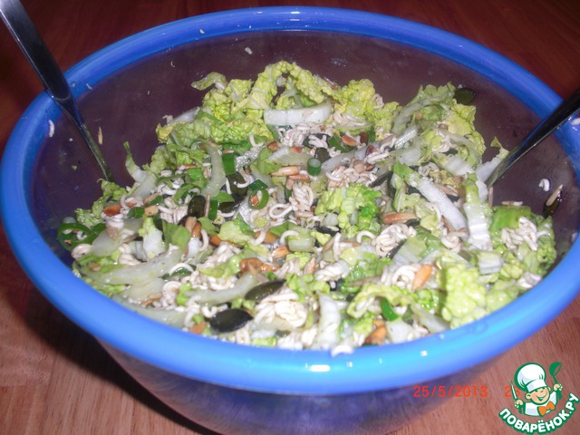 Salad with Chinese cabbage and ramen noodles