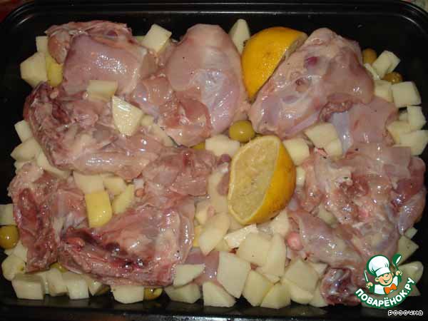 Chicken with lemon and olives