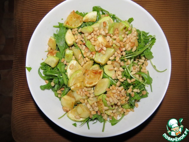 Salad with crayfish tails