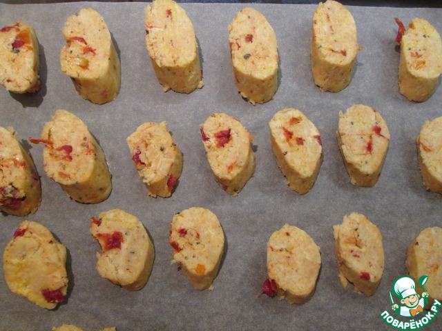 Cheese biscuits with sun-dried tomatoes