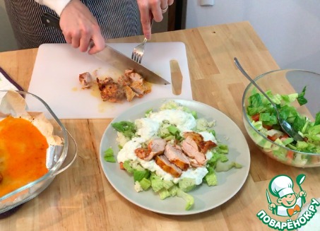 Fresh salad with grilled chicken