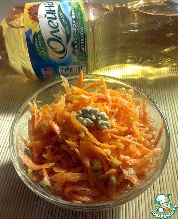 Carrot salad with garlic and nuts
