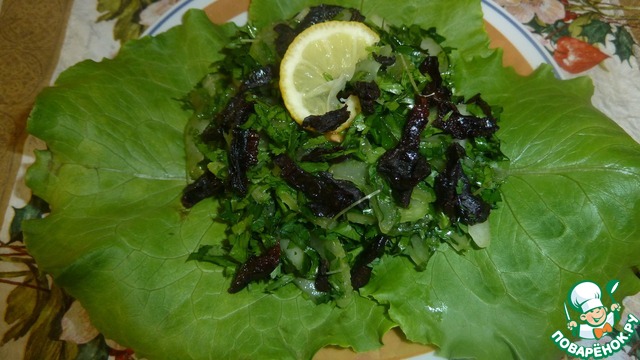 Salad of celery and prunes
