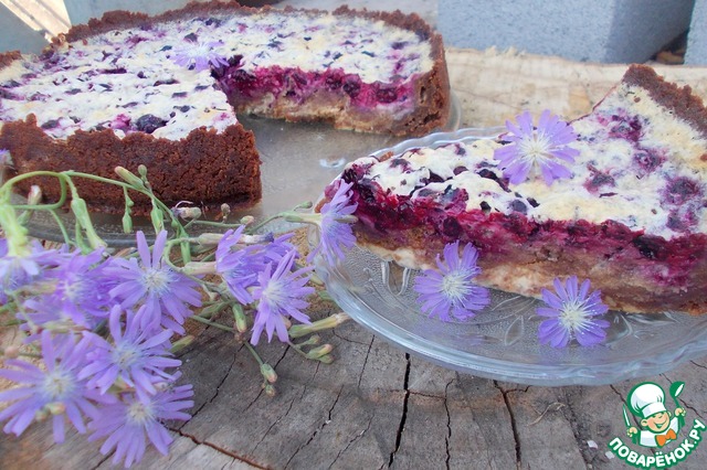 Creamy tart with currants