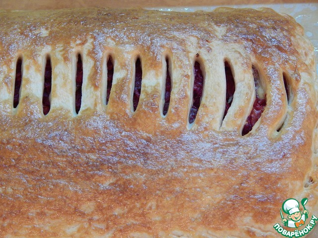 Snack strudel with vegetables and sausages 