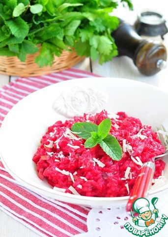 Pink risotto with mushrooms and Parmesan