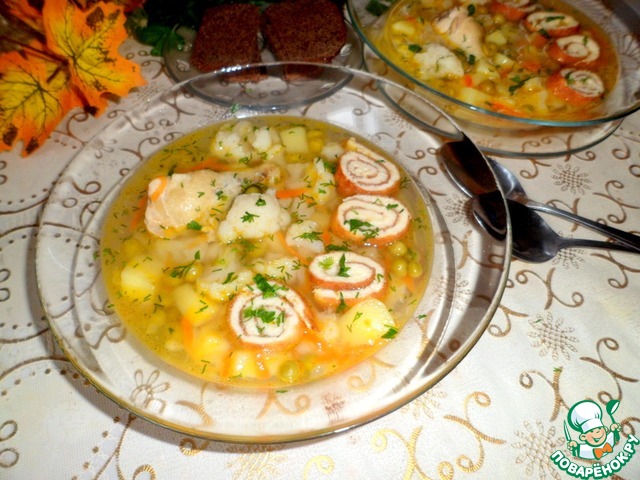 Chicken soup with omelet and vegetables