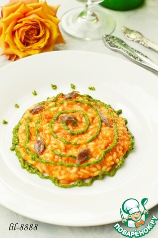 Creamy risotto with red pepper, parsley sauce and anchovies