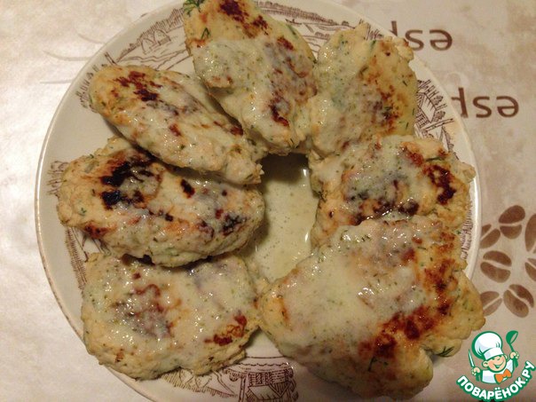 Chicken fritters with sauce