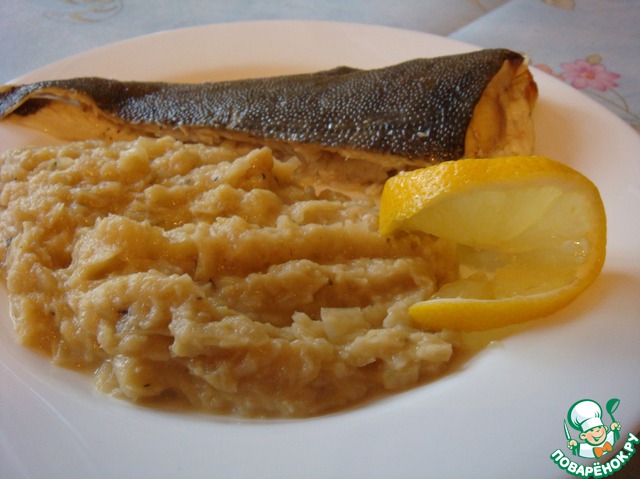 Flounder with onions and apples