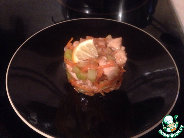 Chicken with vegetables in chili sauce