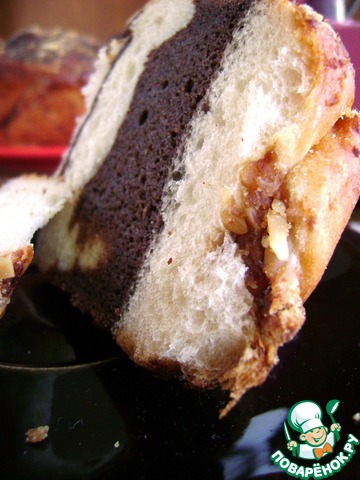 Pie with a chocolate layer and strategem