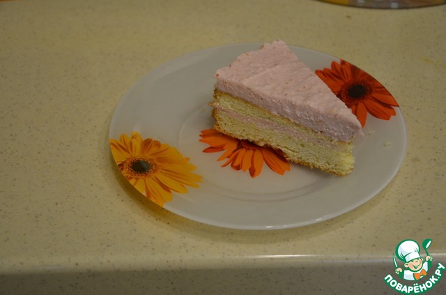 Cake with strawberry souffle