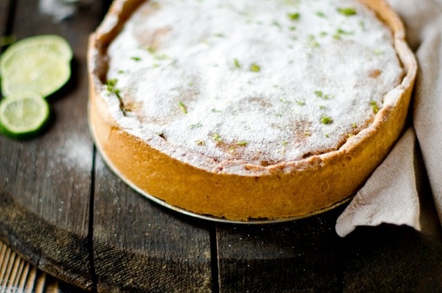 Shortbread tart with rice cream and lime