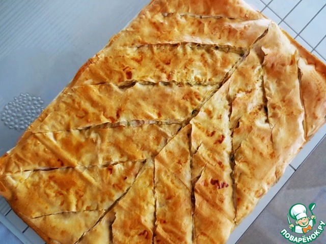 Greek spinach pie of phyllo dough