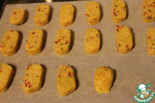Biscuits with rosemary and dried strawberries