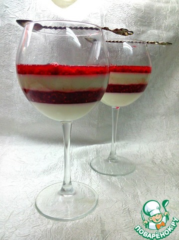 Cream dessert with raspberries